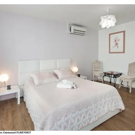 Maison Calme Au Centre Ville De Villa *